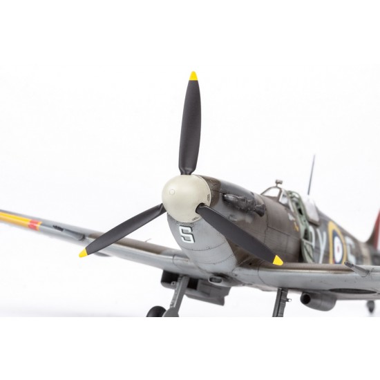 1/48 Spitfire Story: The Sweeps / Spitfire Mk.Va & Mk.Vb [Limited Edition]