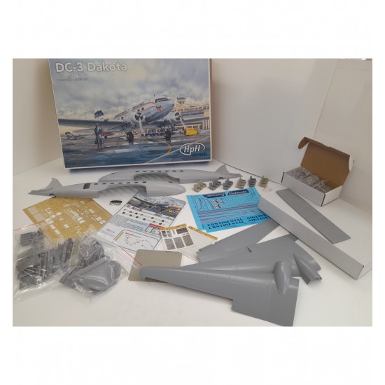 1/32 Douglas DC-3 Dakota with Highly Detailed Interior. Decals for Continental Airlines