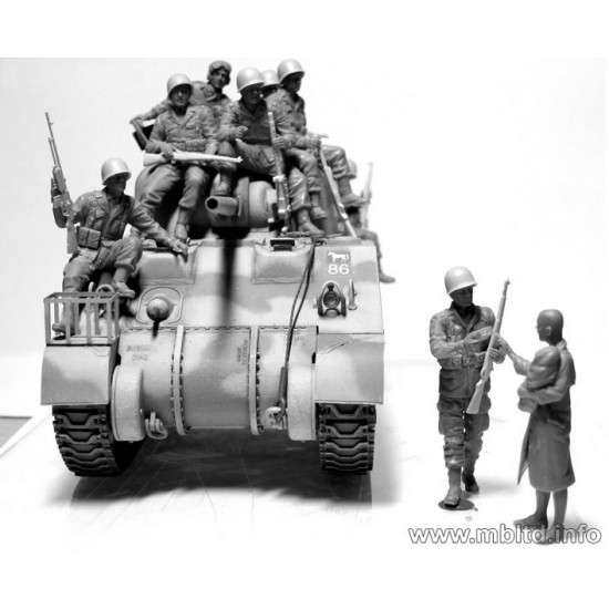 1/35 The 101st Light Company US Paratroopers & British Tankman in France 1944 (9 Figures)