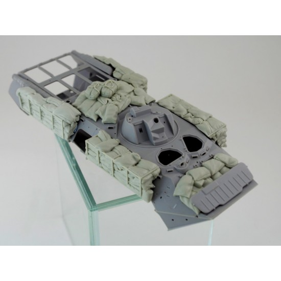 1/35 Ukrainian BTR-82A Armoured Personnel Carrier Sandbags Armour