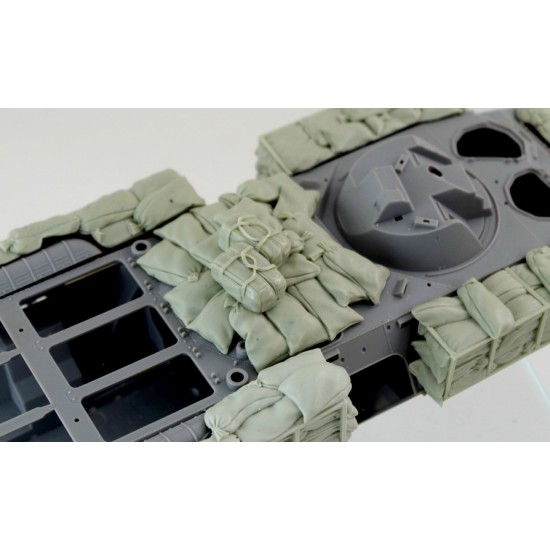 1/35 Ukrainian BTR-82A Armoured Personnel Carrier Sandbags Armour