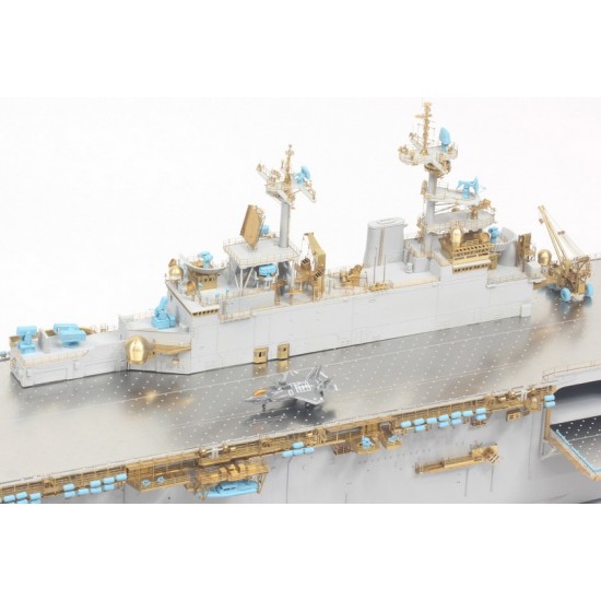 1/350 USS Essex (LHD-2) Wasp-class Amphibious Assault Ship (kit & detail-up set)