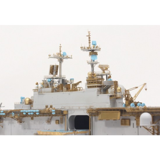 1/350 USS Essex (LHD-2) Wasp-class Amphibious Assault Ship (kit & detail-up set)