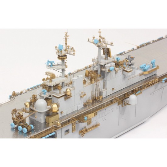 1/350 USS Essex (LHD-2) Wasp-class Amphibious Assault Ship (kit & detail-up set)