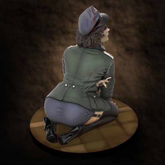 1/35 German Pin-up Officer