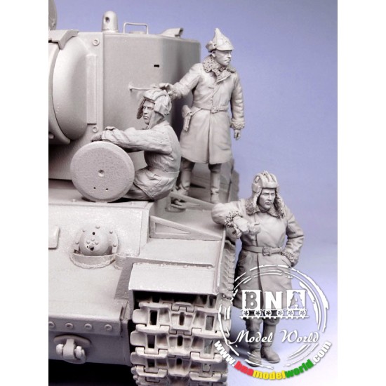 1/35 Soviet Tank Crew for KV-2, Winter 1939-1944 (3 Resin Figures)