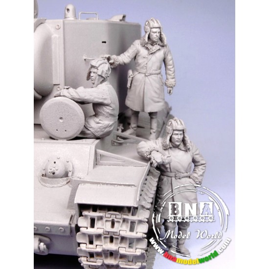 1/35 Soviet Tank Crew for KV-2, Winter 1939-1944 (3 Resin Figures)