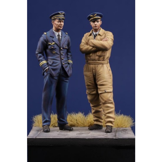 1/35 WWII French Pilots (2 figures)