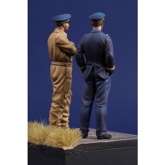 1/35 WWII French Pilots (2 figures)