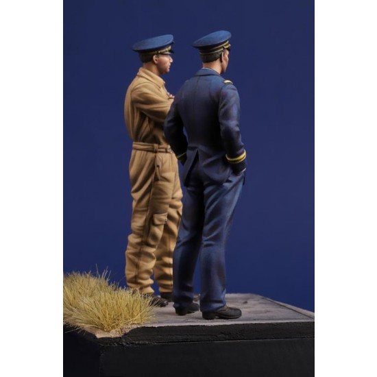 1/35 WWII French Pilots (2 figures)