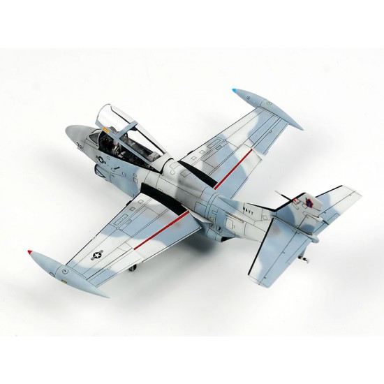 1/72 North American T-2C Buckeye TOP GUN