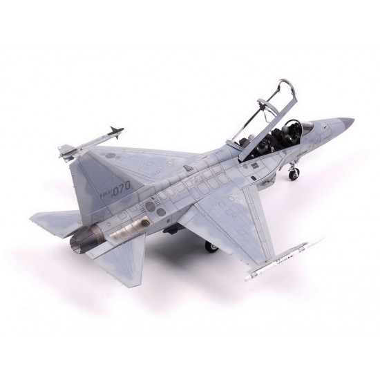 1/48 KAI TA-50 Golden Eagle LIFT [Premium Edition]