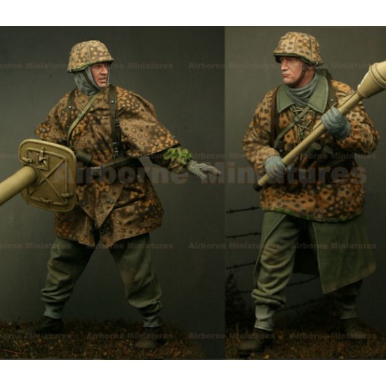 1/35 Tank Hunters (2 figures)