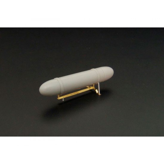 1/48 British 50Gal Cigar Fuel Tank W-Rack (double pack)