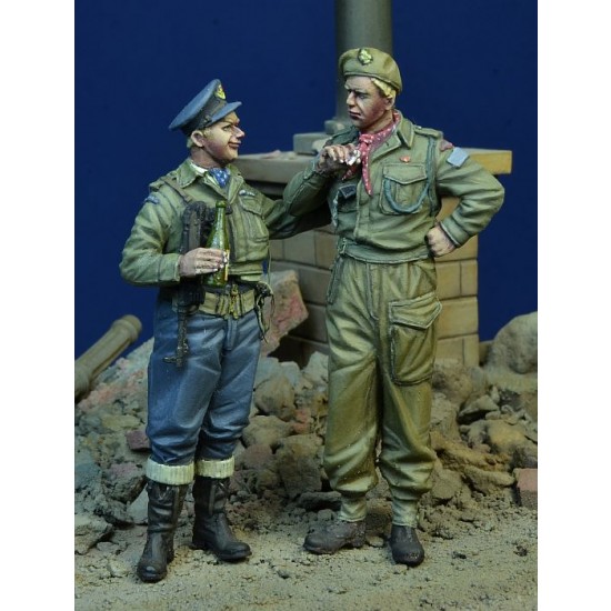 1/35 WWII Canadian Pilot & NCO (2 figures)