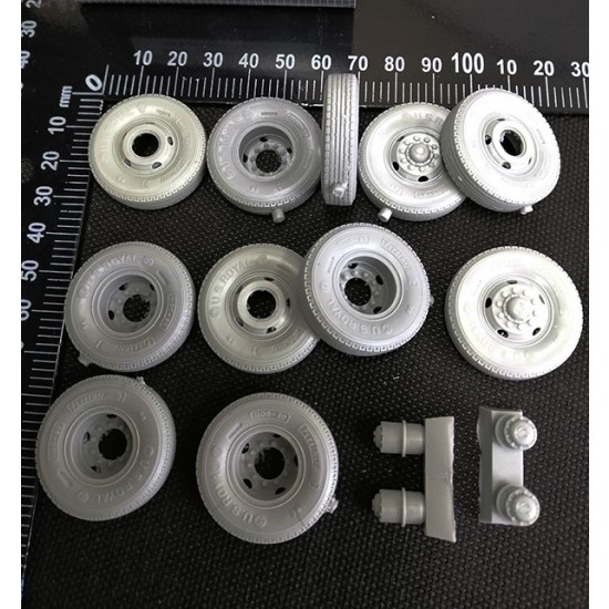 1/35 M54 Road Wheels (US Royal Commercial  Pattern)