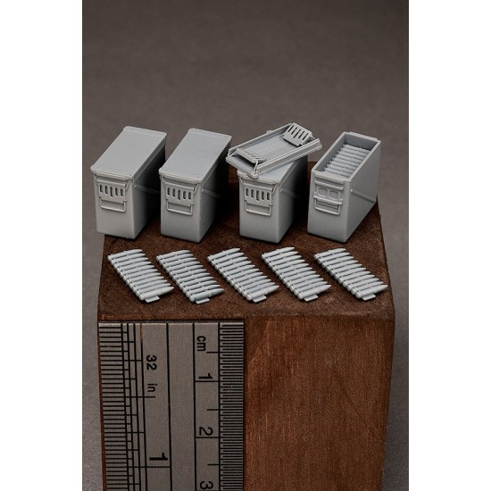 1/35 US Army 30mm Ammo Boxes (4pcs)