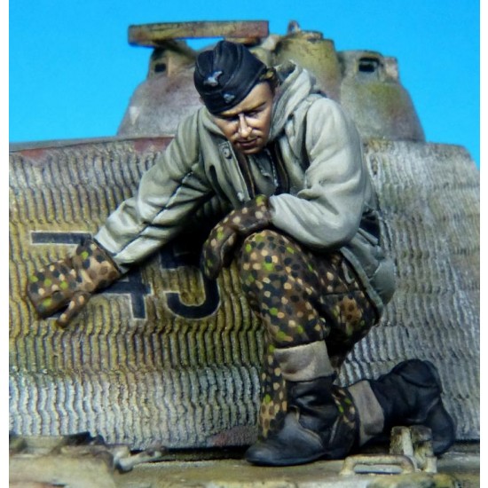 1/35 WWII German Panther Commander